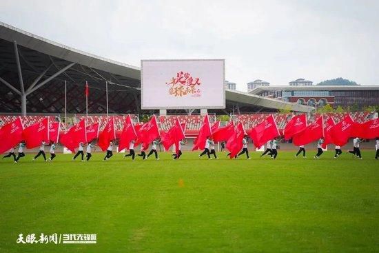 托比，一个愤世嫉俗的告白导演，发现本身堕入了一个古代西班牙鞋匠的荒诞乖张空想中，他相信本身就是堂吉诃德。在他们愈来愈超实际的冒险进程中，托比被迫直面他 在青年时期拍摄的一部片子的悲剧性后果——这部片子永久地改变了一个西班牙小村落的但愿和胡想。托比能抵偿并找回初心吗?堂吉诃德能在他的疯狂和行将到临的灭亡中幸存吗?恋爱能克服一切吗?